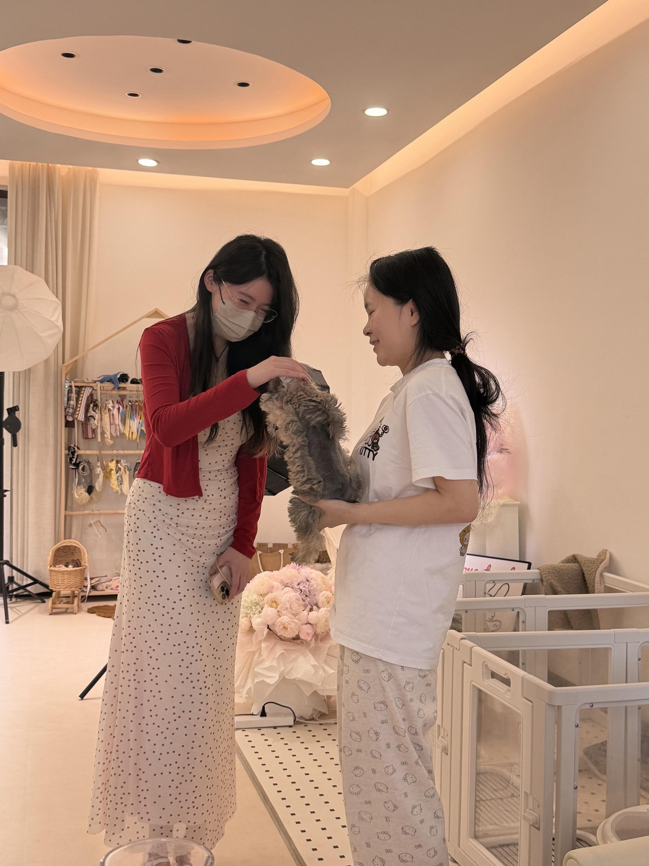 麻麻我的全世界就是你吖！谁又能代替我呢。
