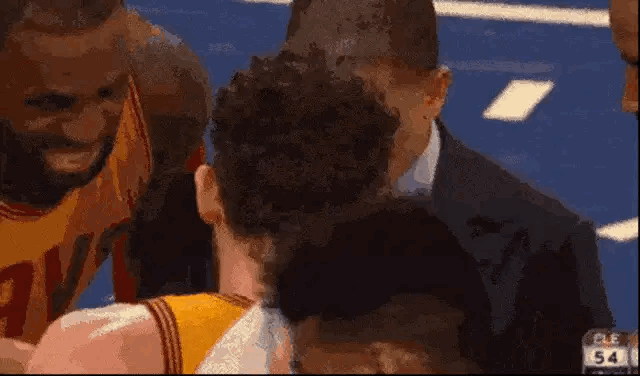 过于松弛！考辛斯谈泰伦卢：

“不可否认，泰伦卢有点能力的，特别是某些方面。”