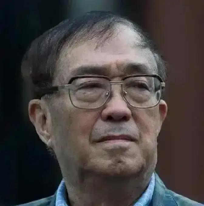 谢晋故居手稿被锁进玻璃柜
 
刘晓庆捐出的日记本，在恒温箱里躺了三个月。工作人员