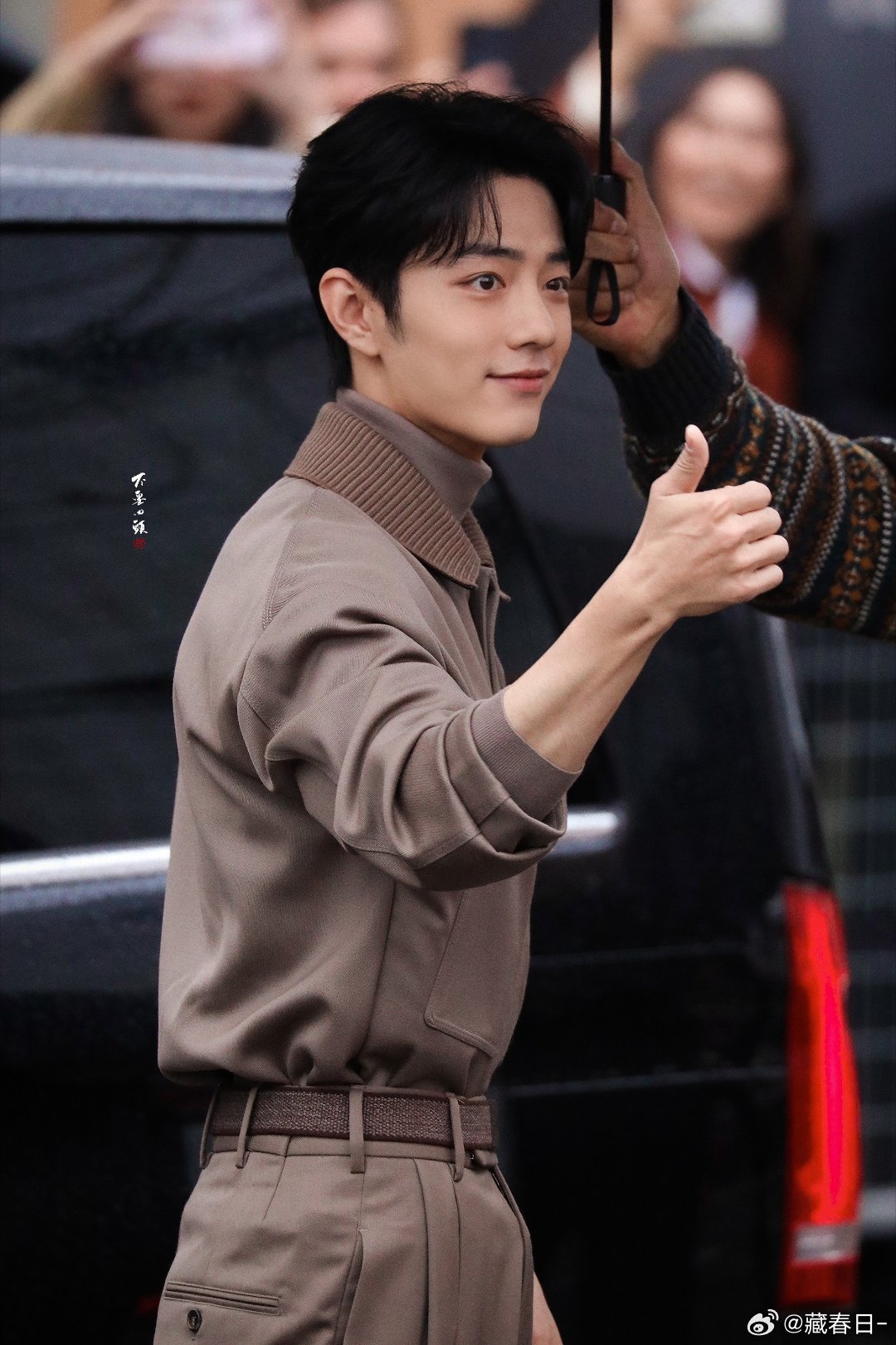 肖战站姐没有为别人举起过相机肖战站姐爱不愚人 这也太好了吧！肖战站姐没有为别人举