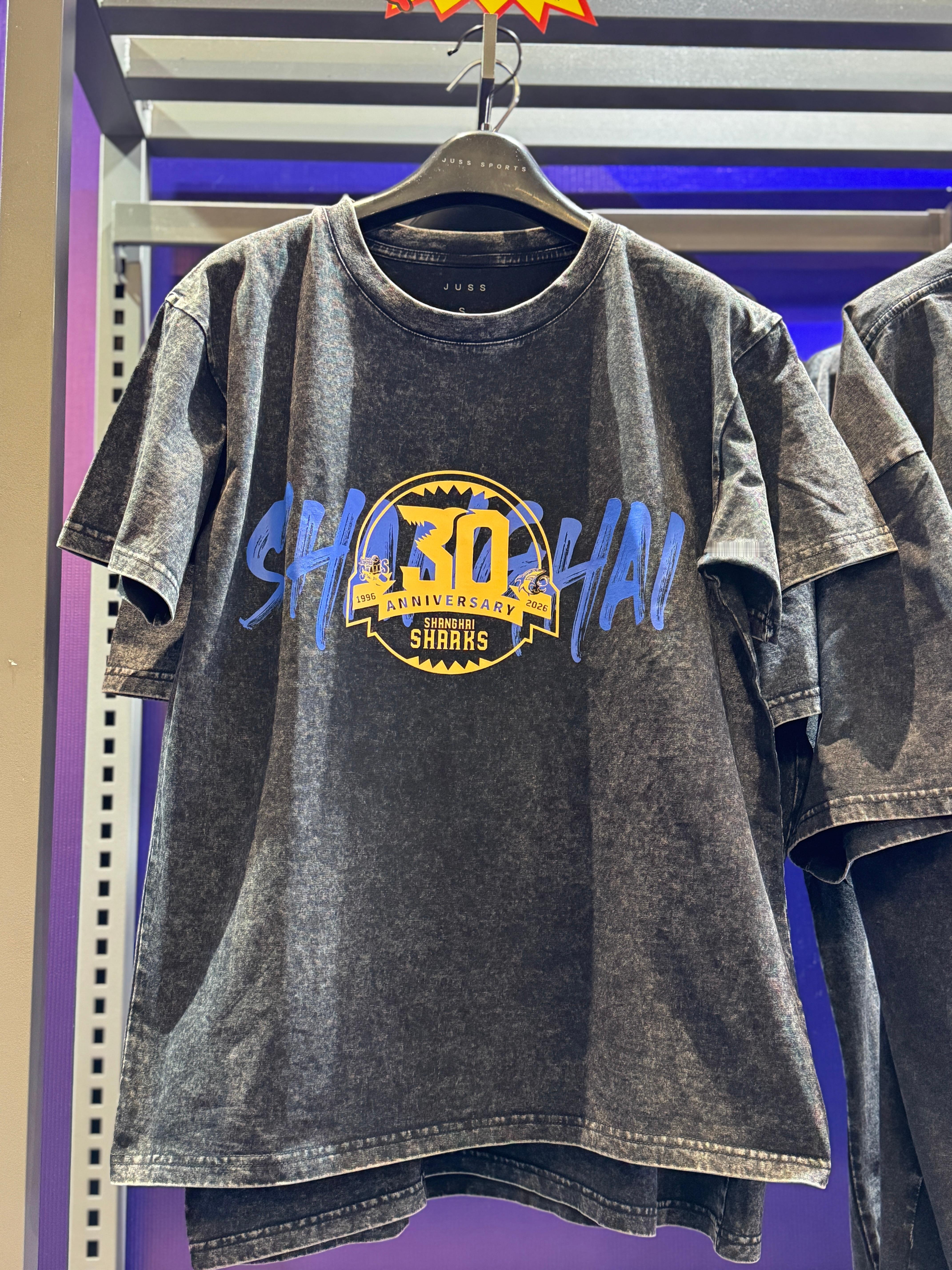 橙色很不错，但作为胖子，我支持黑色上海久事大鲨鱼