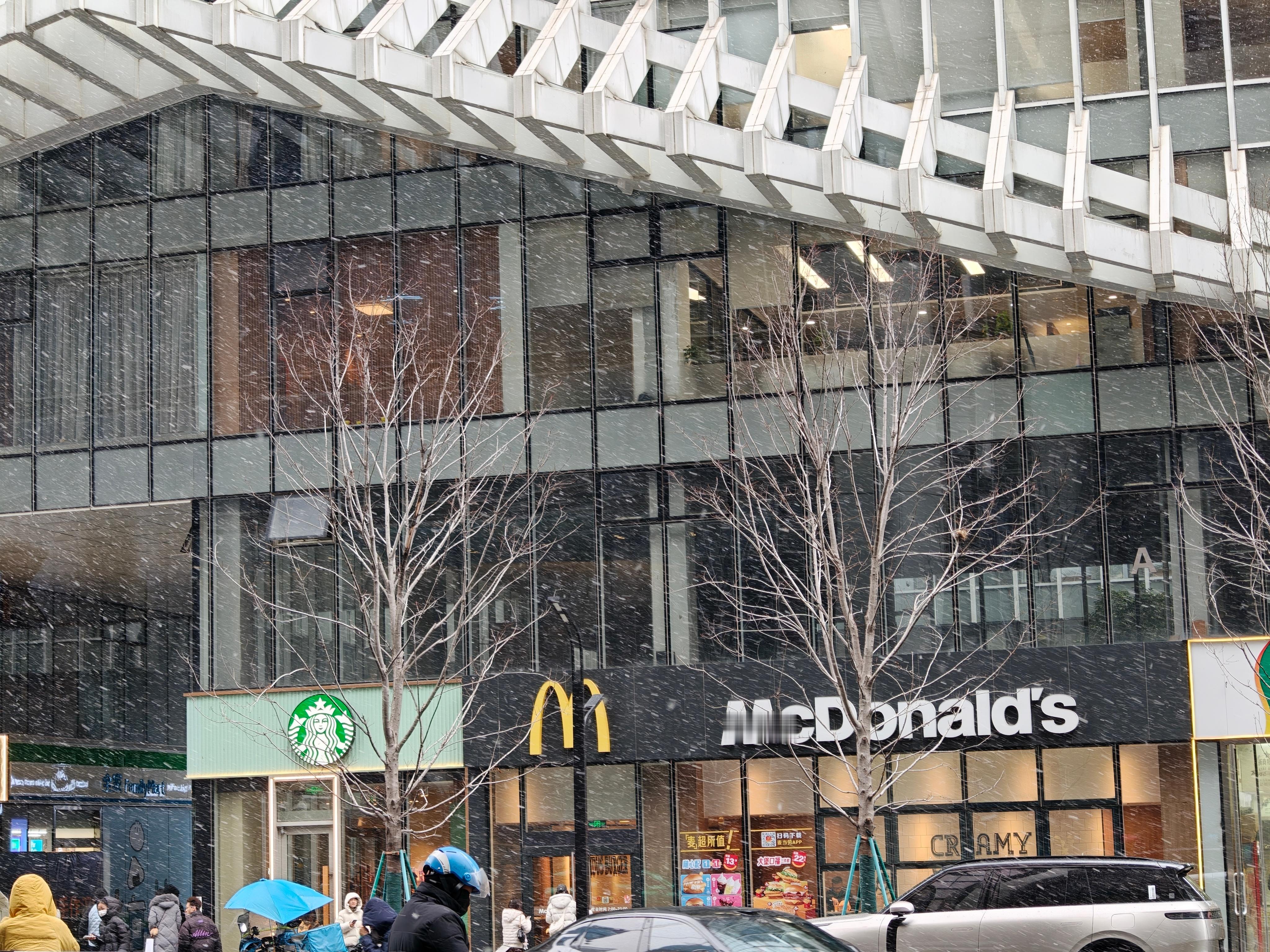 我的日常plog 杭州下雪 杭州今天居然下雪了，大家路上还是要小心哈 