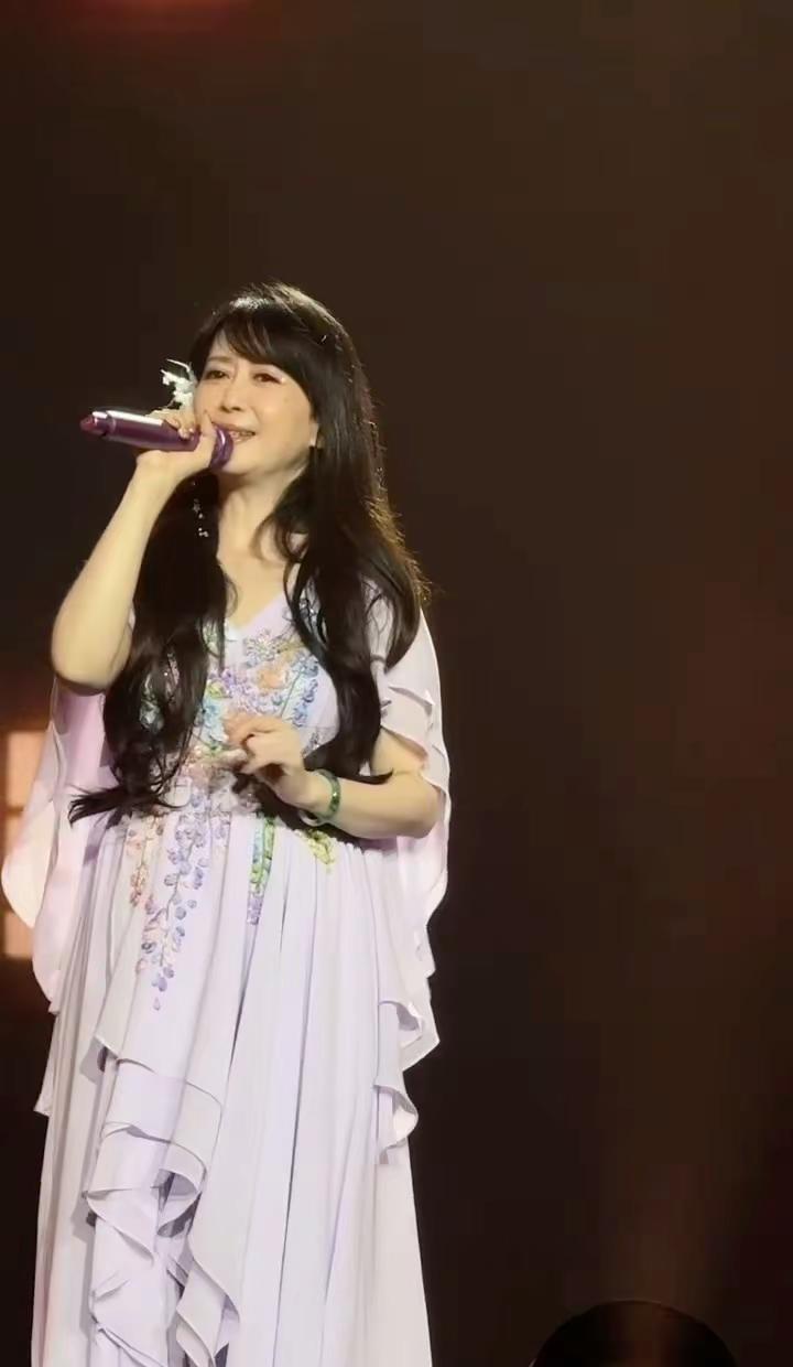 亚亚（孟庭苇）来广州开演唱会啦！直接拉上爸妈一起奔赴青春现场！！孟庭苇 羞答答的