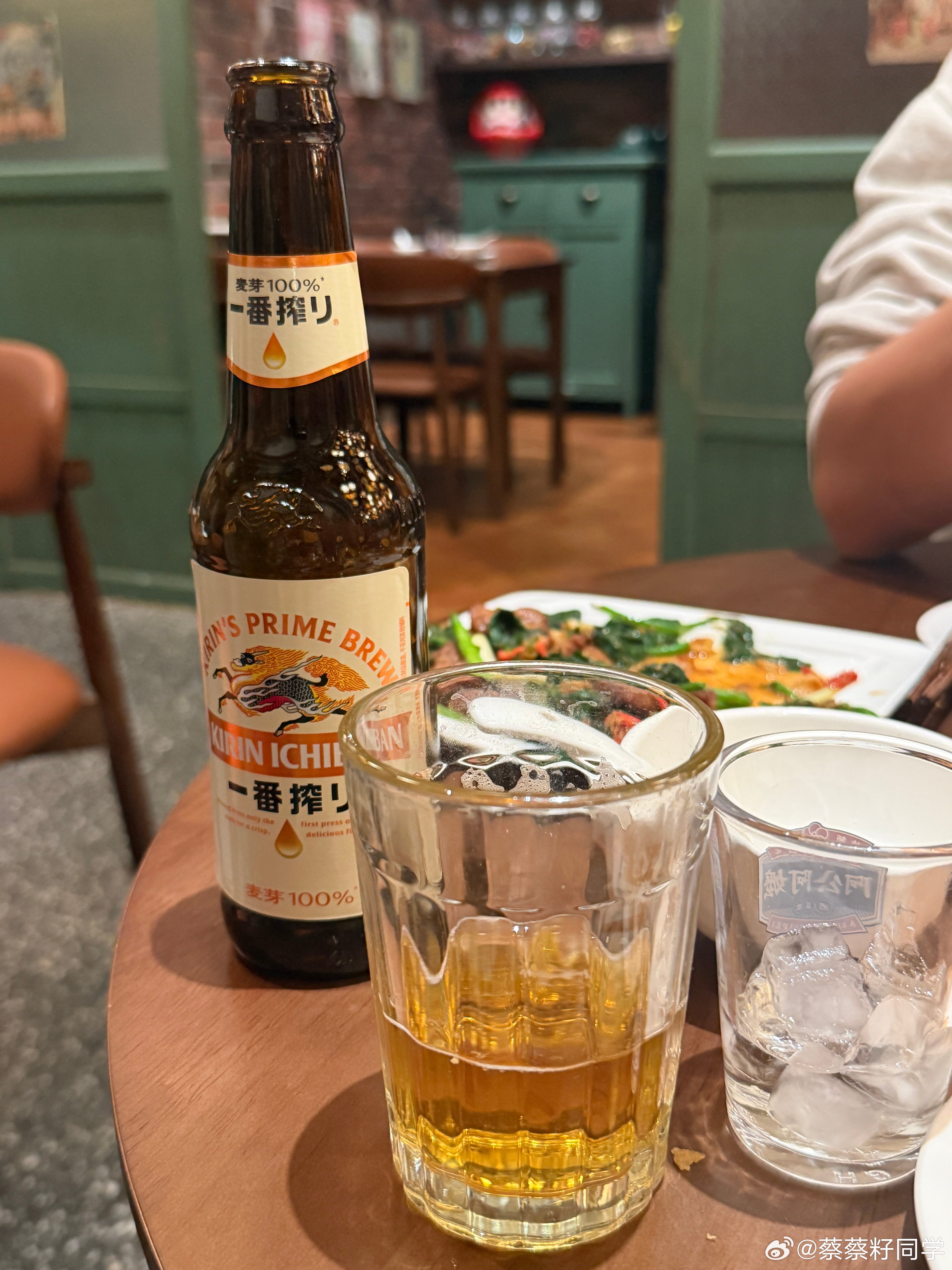 最近出差多到已经开始靠酒解乏了 和各位宝子们隔空干一杯 今晚睡个好觉明天继续再战