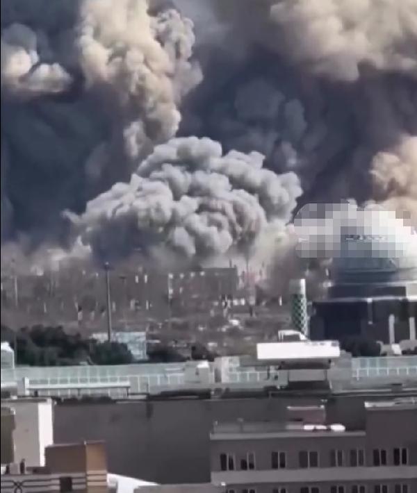 德黑兰发生巨大爆炸，巨响撕裂夜空浓烟蔽城，千年古都深陷战火太揪心
当地时间3月6