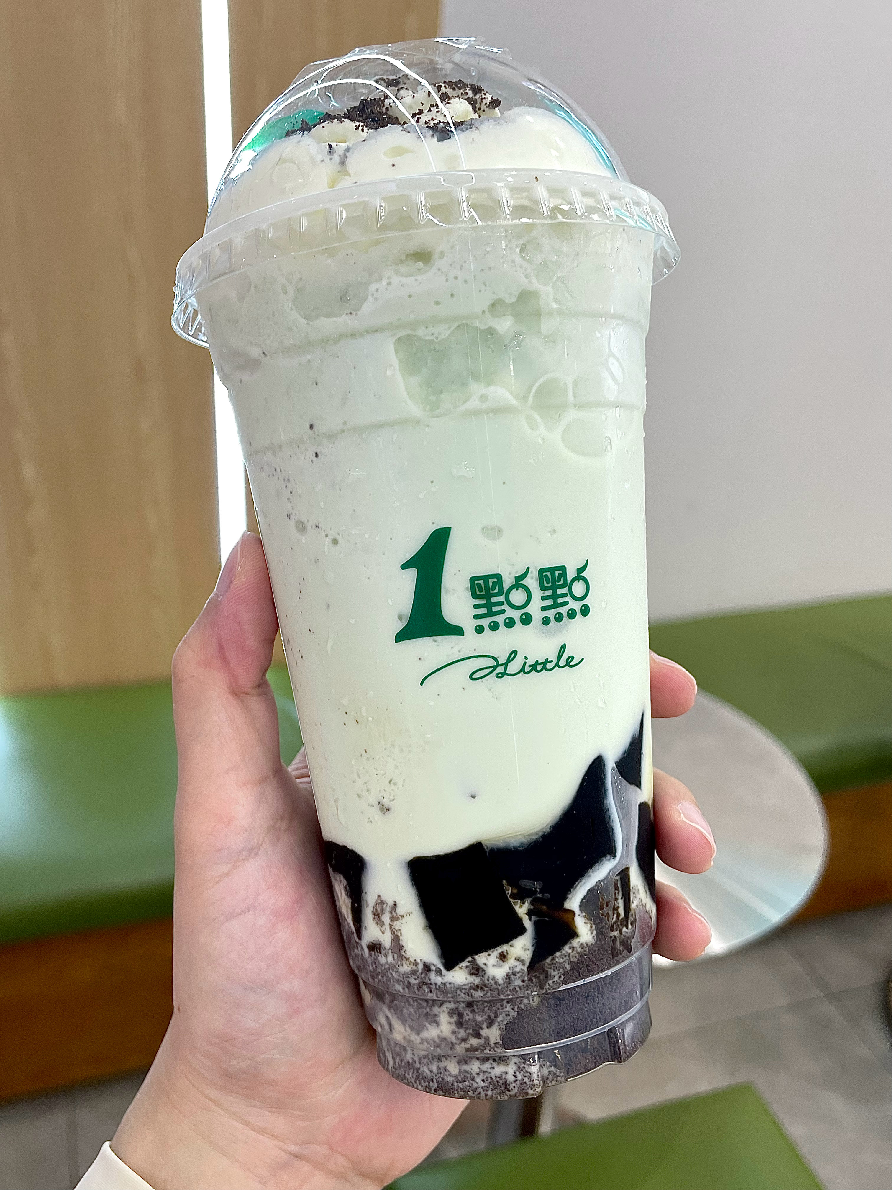 三分糖的奥利奥薄荷遇冰沙好喝！！还加了一份咖啡冻，很清新，薄荷糖浆的牙膏味没那么