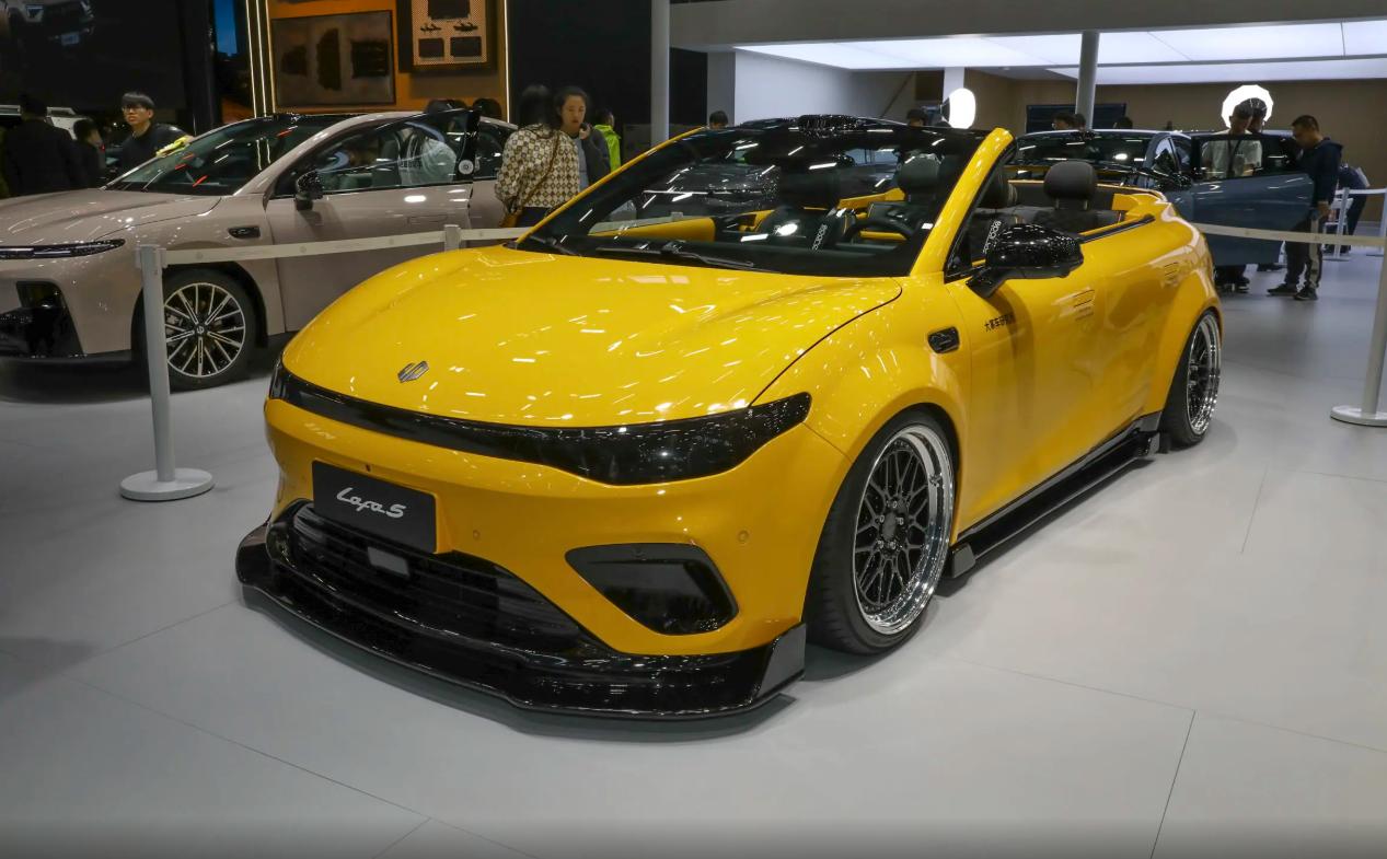 目前零跑lsfa5已经上市，不到10万的价格，性价比确实拉满了，但是相比较常规版