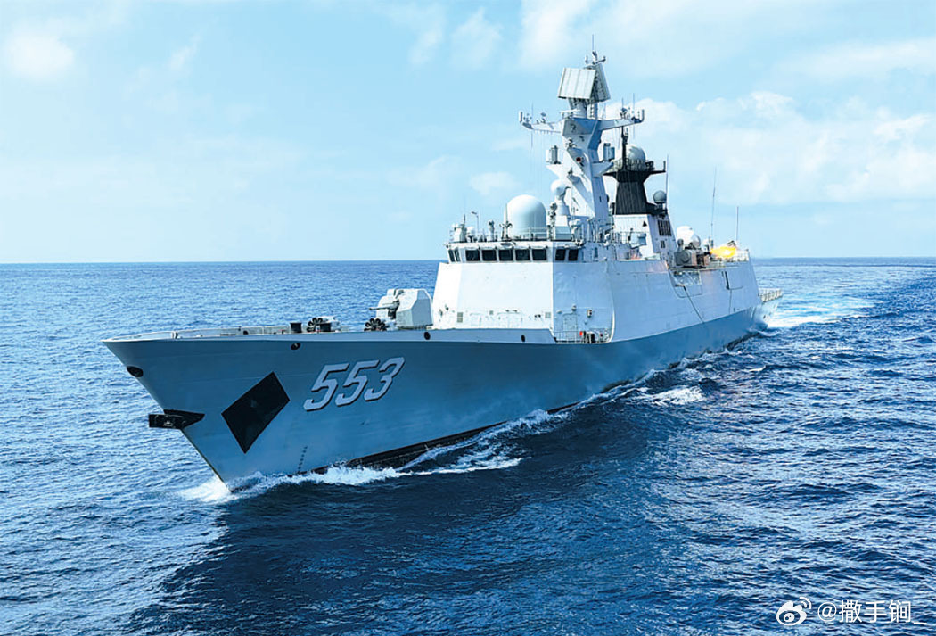 553大理舰出海训练，副炮正在开火： 
