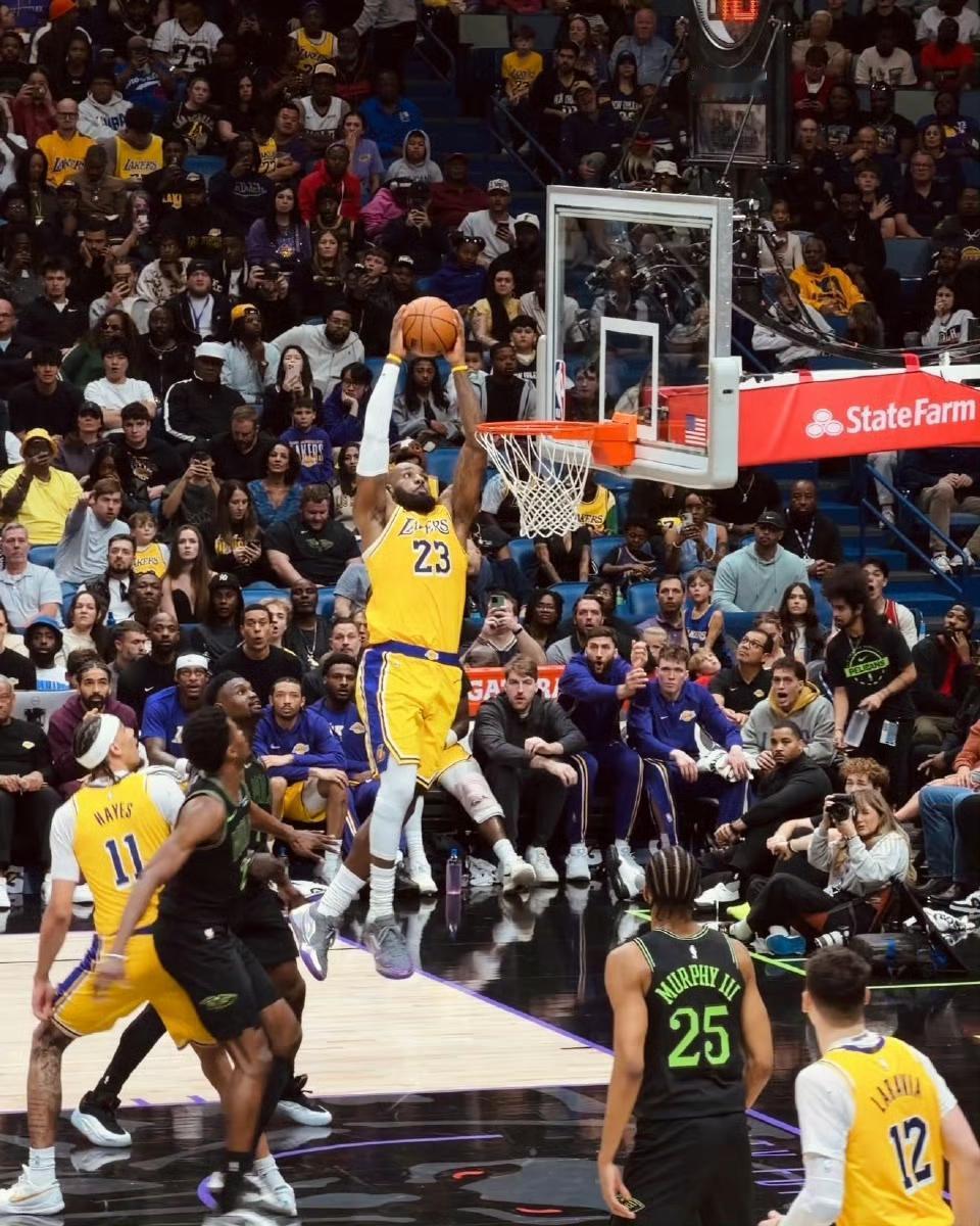 王权交接夜！老詹官宣“未来是你的”

“卢卡不需要改变，我们来配合他。”
——这