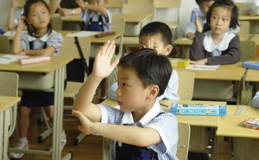 幼小衔接难题：幼儿园不教，小学要基础，家长何去何从

针对您提出的问题，我们可以