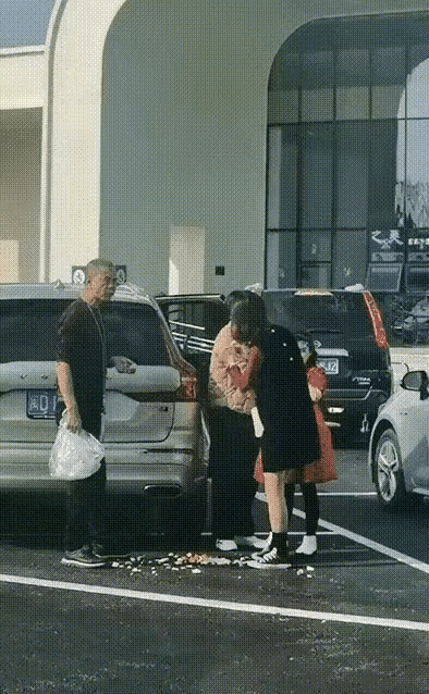 瞧这一家子，这是让人愤怒😡