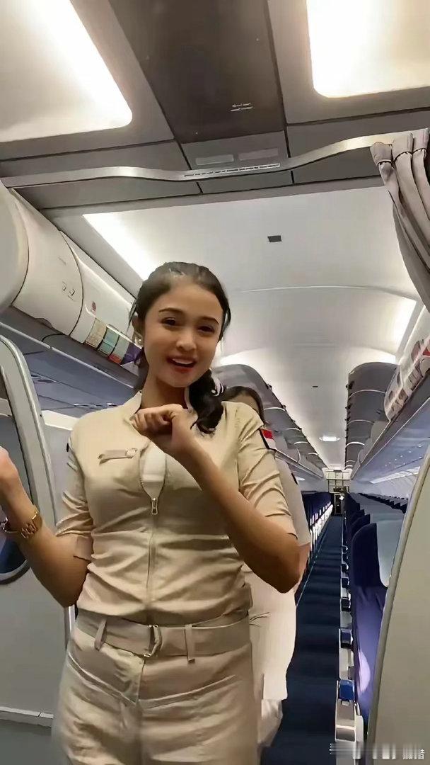 谁知道这是哪个国家的空姐？ ​​​