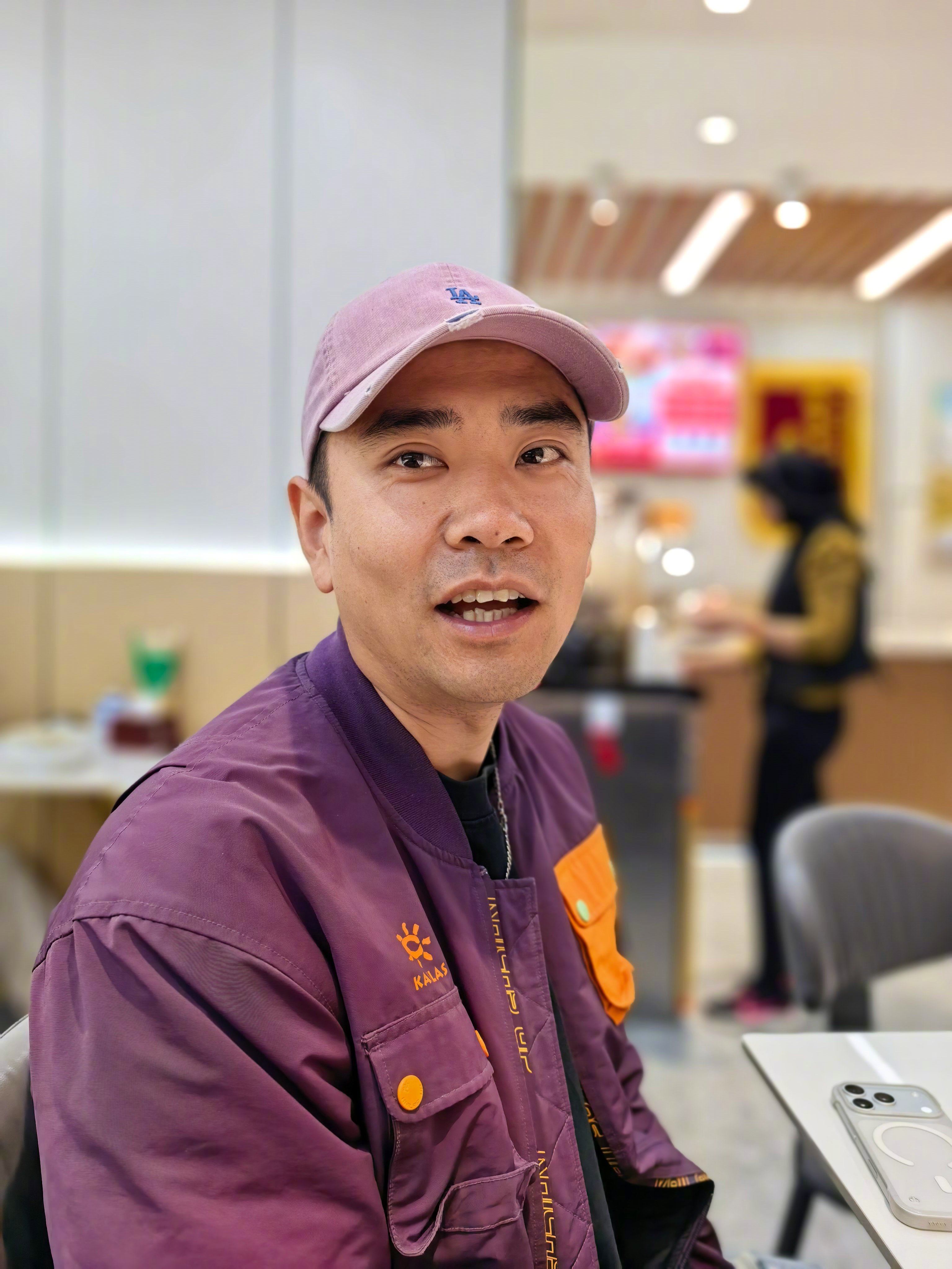 没赶上飞机的傻子终于坐下午14点55飞机，到了拉萨。这次藏东游记终于人齐了，开始