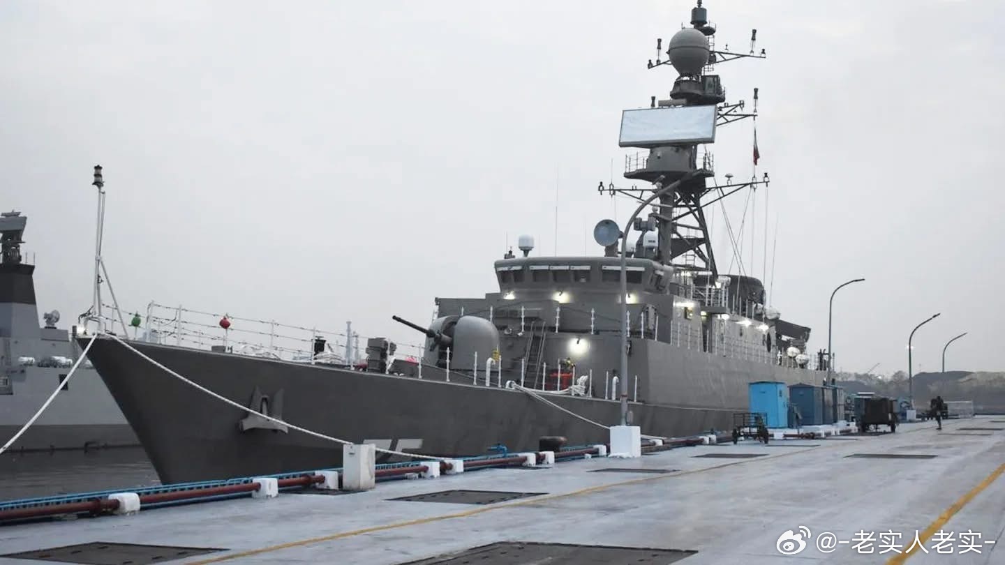 伊朗海军迪娜号轻型护卫舰被击沉前的最后照片，摄于在印度参加演习期间中外舰闻外军影