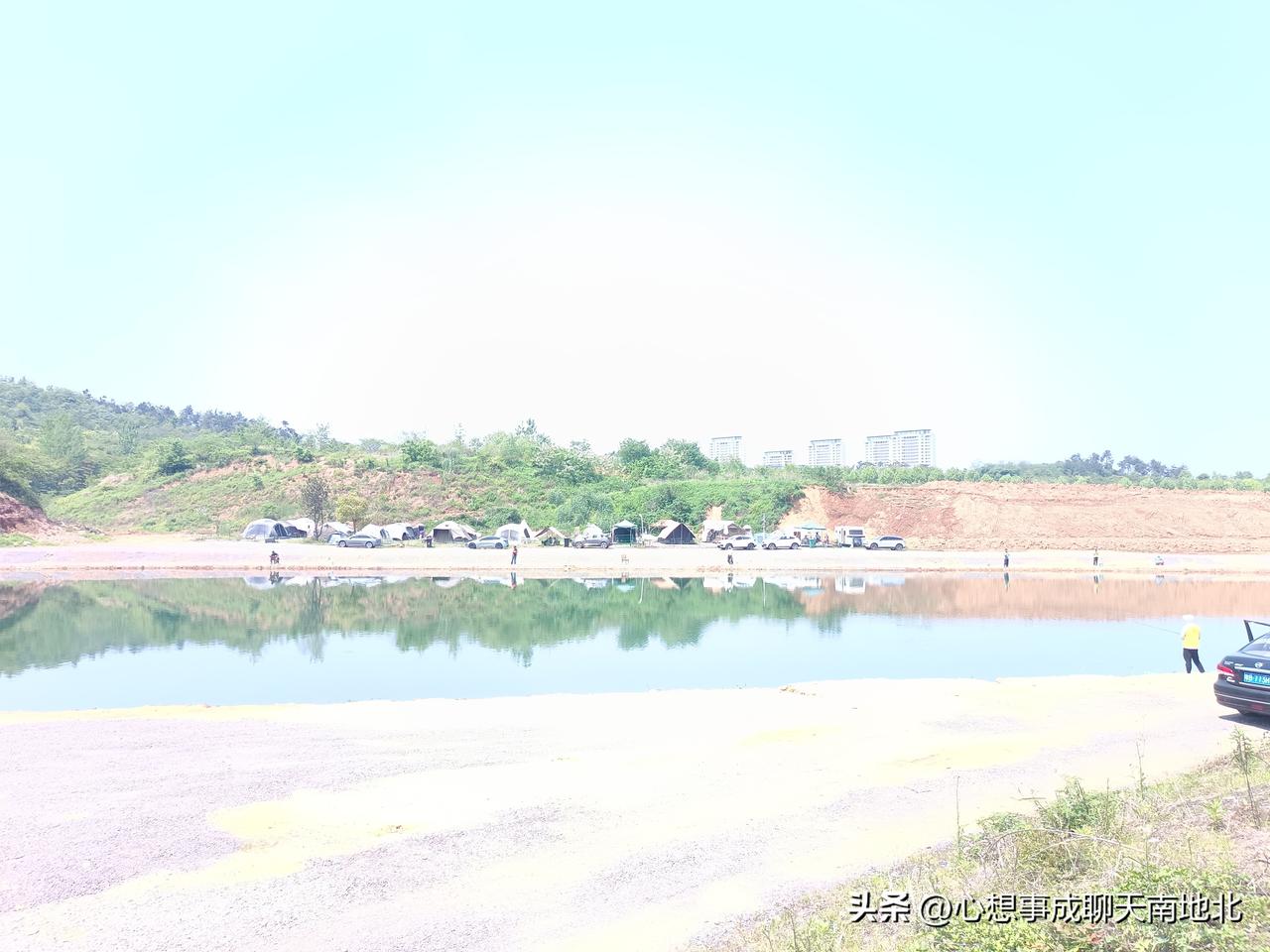 经常闭目养神是很好的养肝方法，尤其是晚上睡觉前，即使睡不着也尽量闭着眼睛养养神。