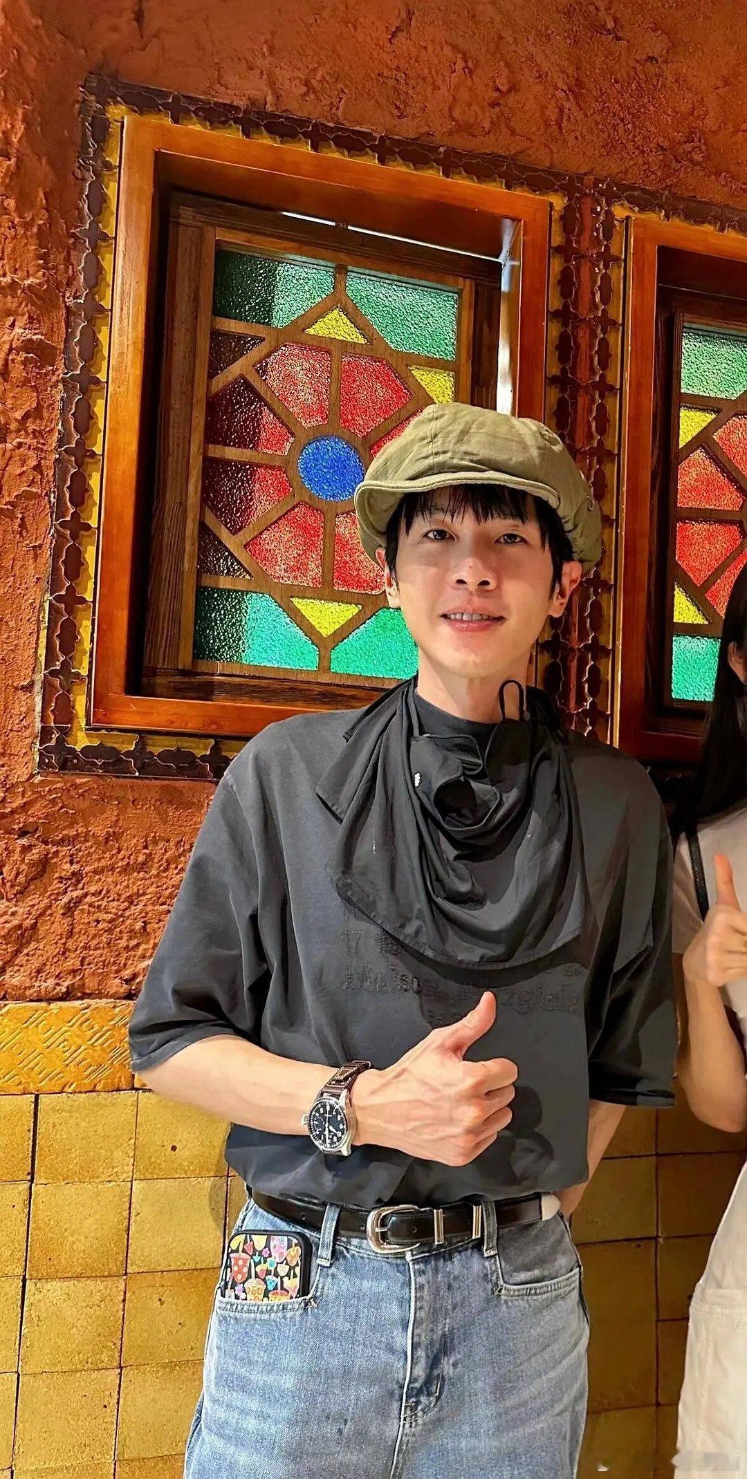 张若昀怎么长成这样了？差点没认出来 ​​​