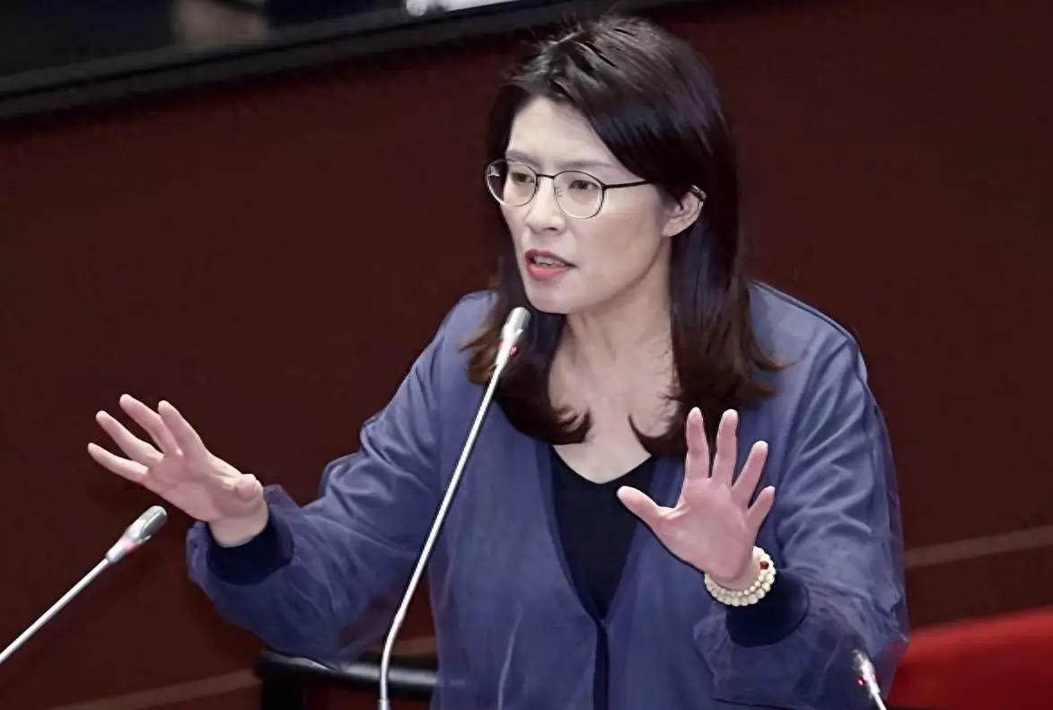 彻底变脸！国民党弃监督变军购推手，1.25万亿要掏空台湾？

    2月23日