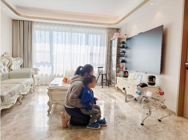 “硅基萌宠” 来了！中国移动首款 “灵犀” 四足机器人开启家庭智能主动服务新纪元