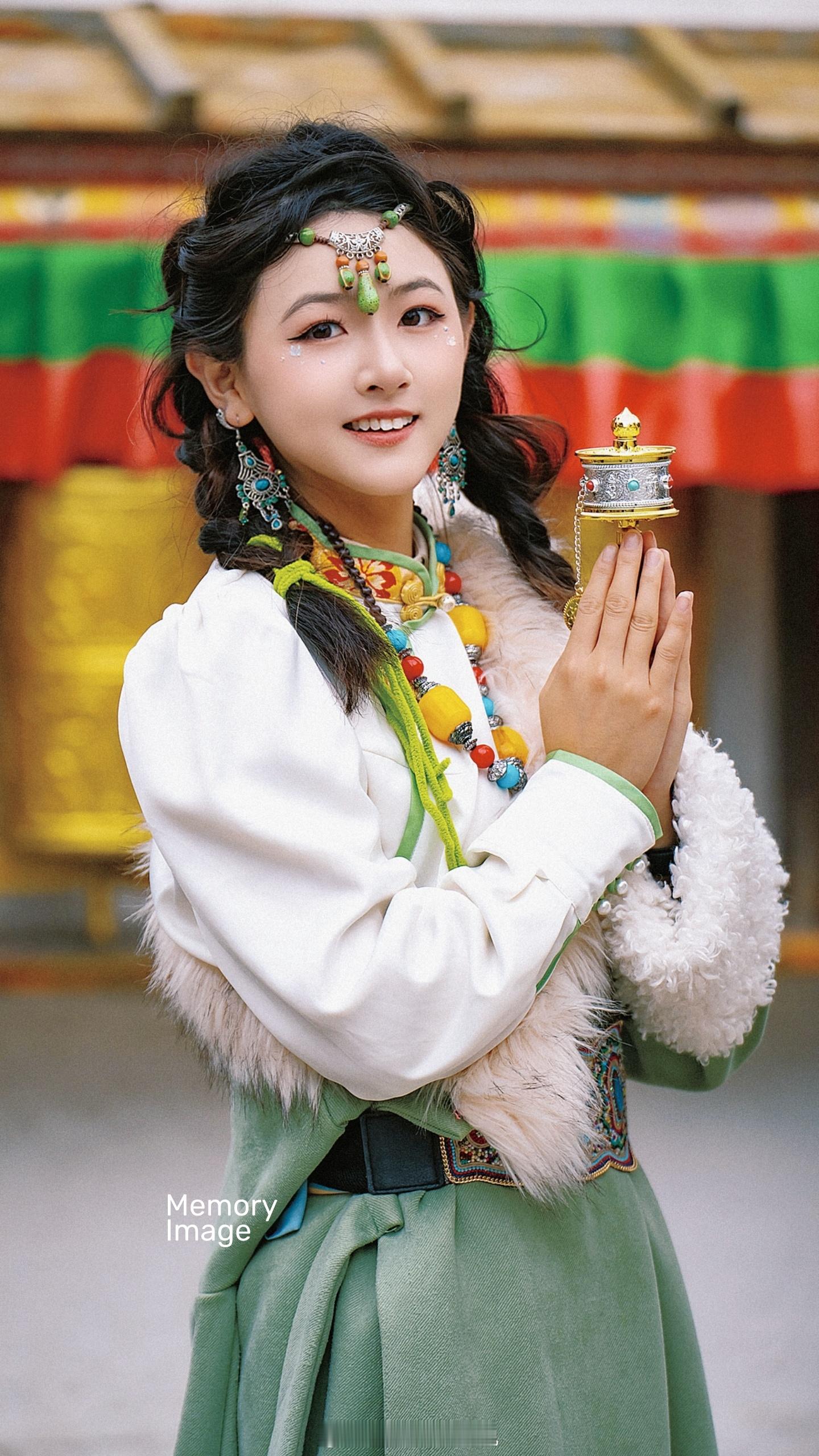 看看香格里拉独克宗古城68元妆造拍出照是什么样？月光之城，香格里拉，几乎每个来到