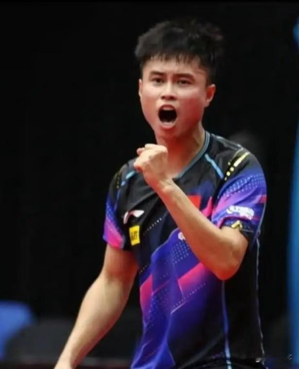 周启豪拿WTT多哈冠军那天，
世界第一王楚钦一句话点透：
他早就不是以前那个神经