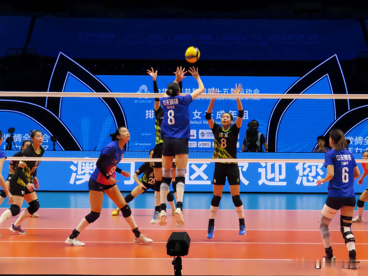 江苏女排‌近期因联赛收官及国手集训动态成为球迷热议焦点，社区讨论集中于球员表现与