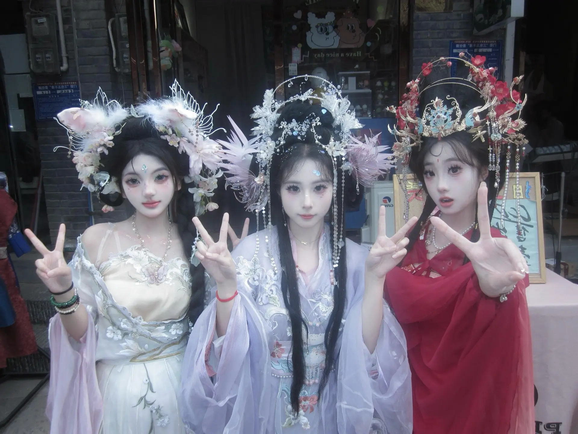 和姐妹在洛阳超完美的一次体验！真的好喜欢今天的妆造呀，一路都是被狠狠夸夸！情绪价值太到位了🥹