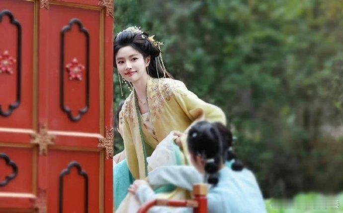 徐若晗从新浪娱乐认识谢娜杨幂徐若晗小姐姐真是颜值与演技并存啊！这次造型也太好看了