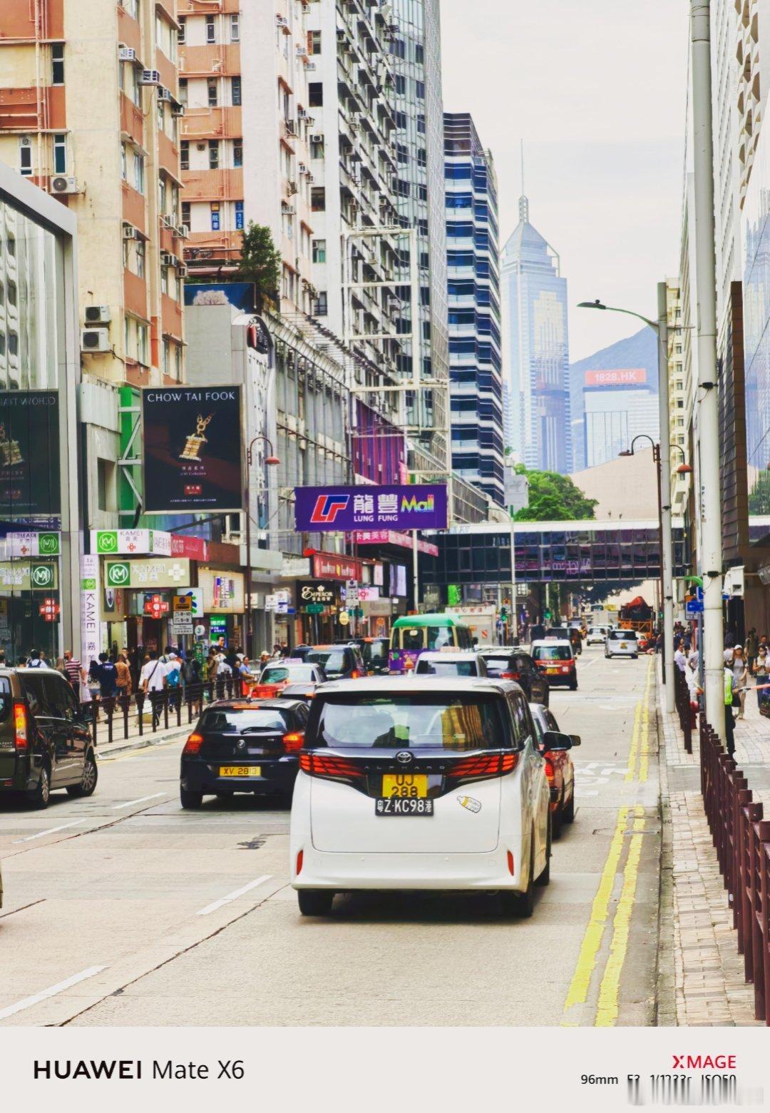 还是第一次台风天来香港！你们说我先逛啥？ ​​​