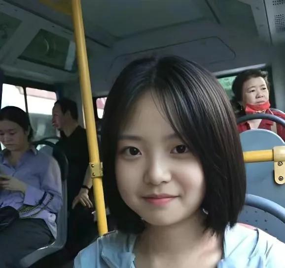 小姑娘的笑容非常的治愈呀