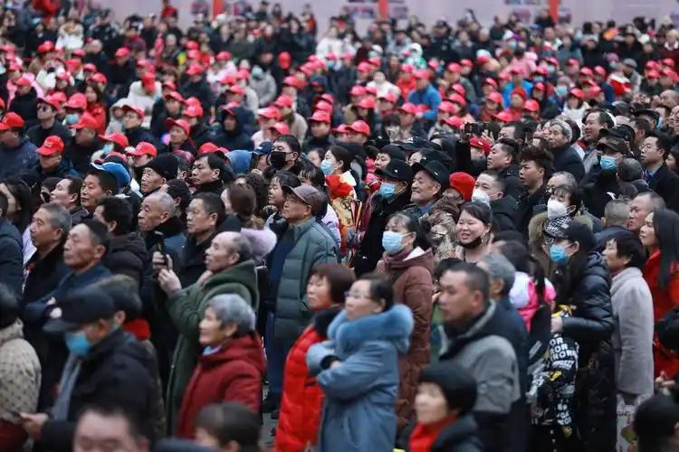 明年大概率“三降三升”
一降，房价延续下行。
二降，存款利率继续走低。
三降，部