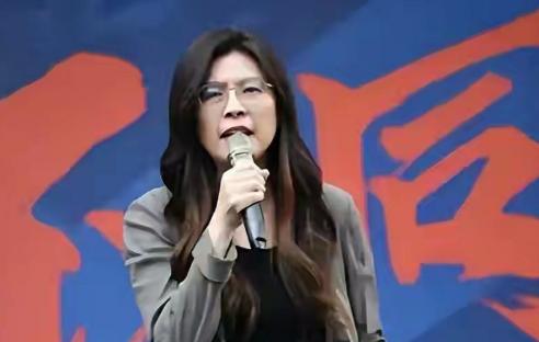 一路从美国到英国深造，再从民进党转入国民党，郑丽文的轨迹耐人寻味，如今成了国民党