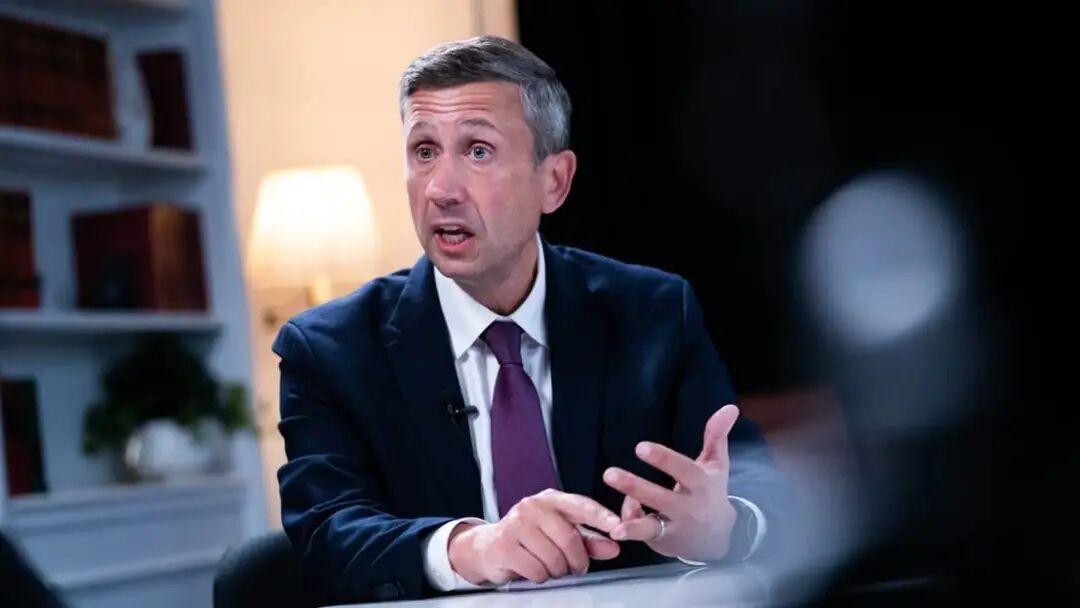 今天离美国中期选举还有100天。尽管民主党近期在政治上可谓顺风顺水——特朗普支持