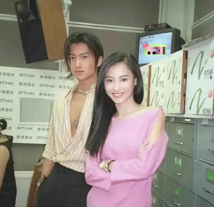 王晶坦言，张柏芝离婚与王菲无关，真正原因是那个让她三年怀孕五次的人 