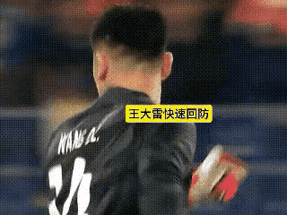 球队重要的是赢，而且是总决赛这类，他耗时间没有错。你球踢出去了，万一给对方截回来