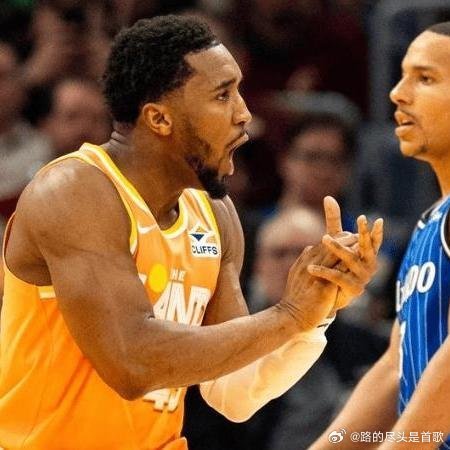 《米切尔42分强行续命骑士，球迷竟妄想首轮打活塞避开绿军？》22次出手，换回来4