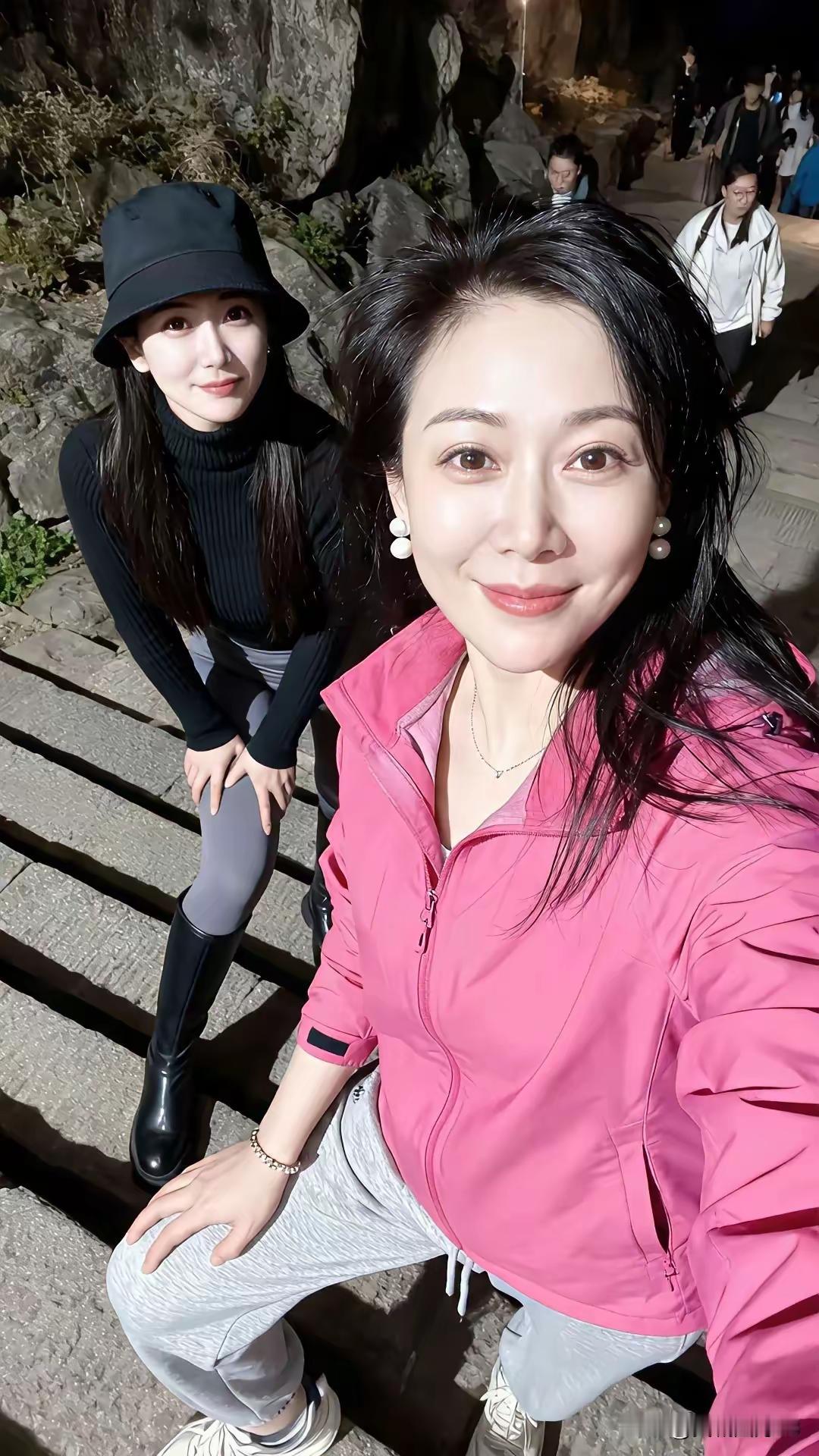 姐妹👭登山自拍🤳照
