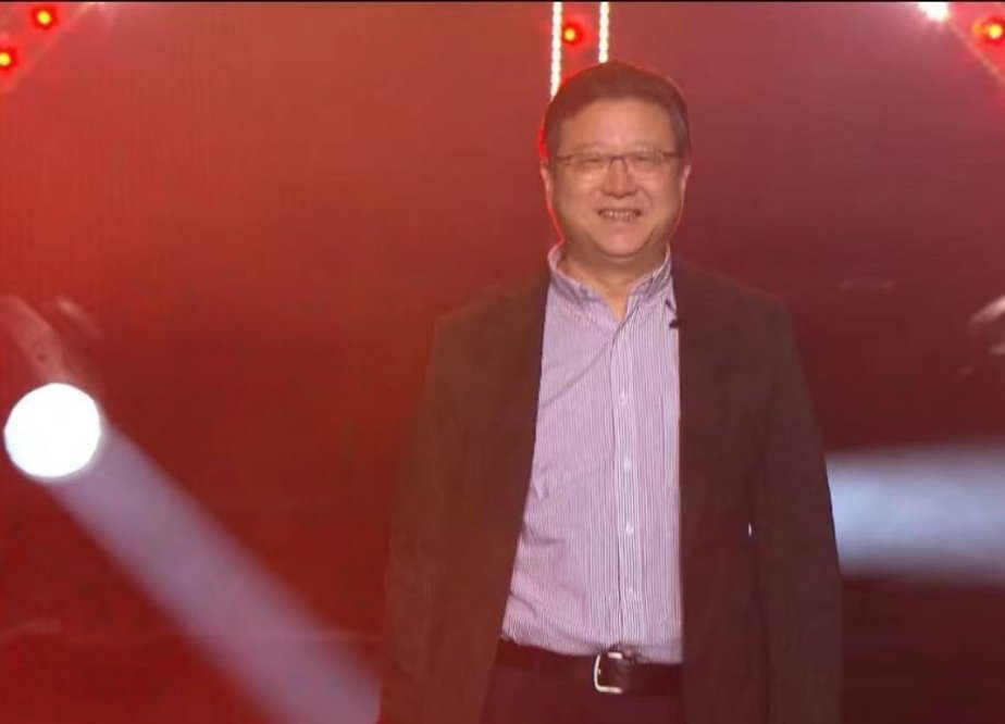 #丁磊邀请冠军吃火锅#老板请冠军吃火锅也是对冠军的一个肯定，这确实让人暖心。#永