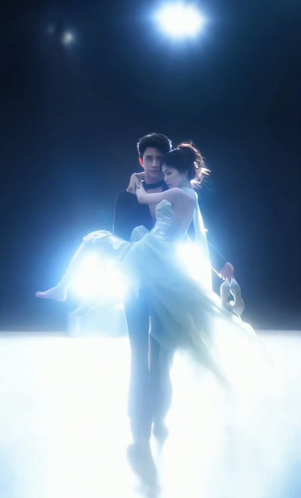 敖瑞鹏单手公主抱了白鹿 敖瑞鹏就这个男友力绝！ 