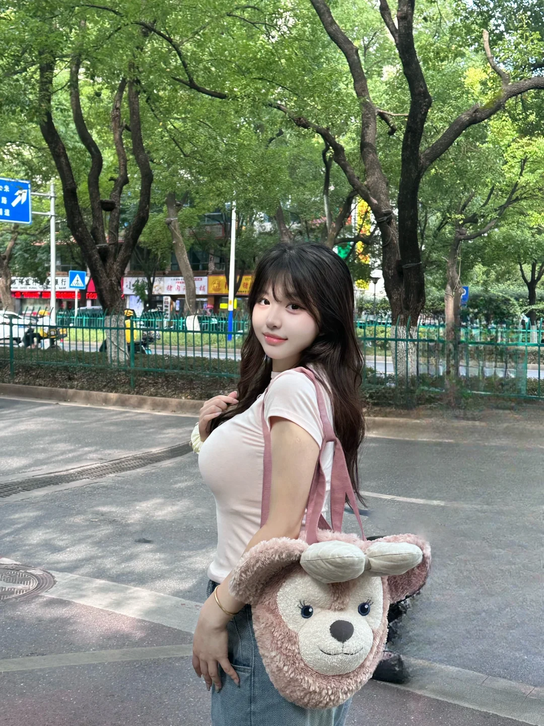 一直看着我做什么呀