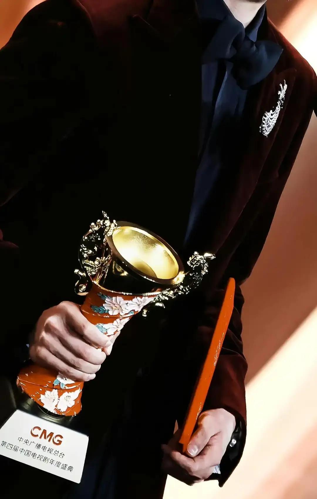 第四届中国电视剧年度盛典在大年初一播出。

央视一套黄金档没播老剧重播，直接端上