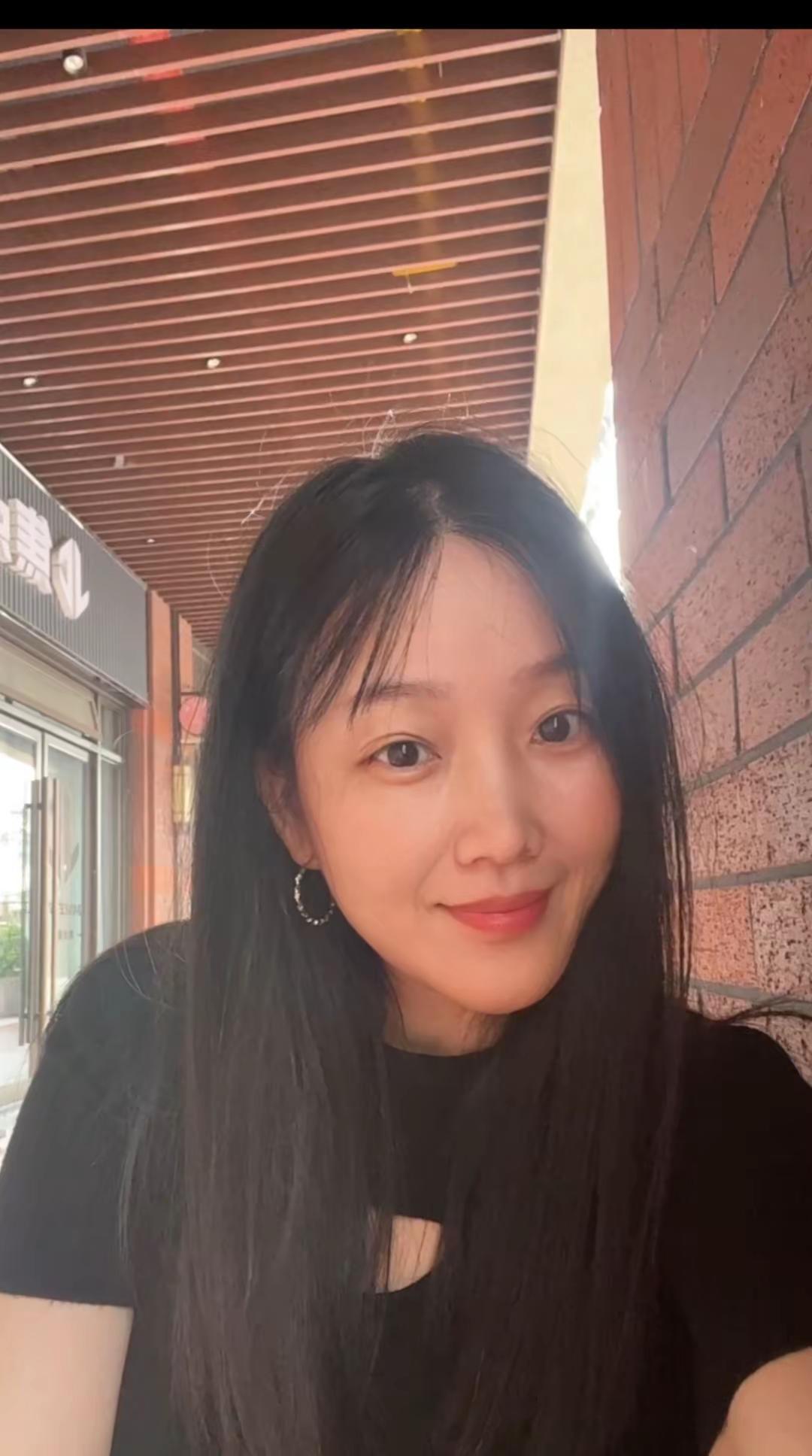 爱你的人从不会敷衍了事，所有心意都早早安排妥当。还没到母亲节，老公就提前订好鲜花