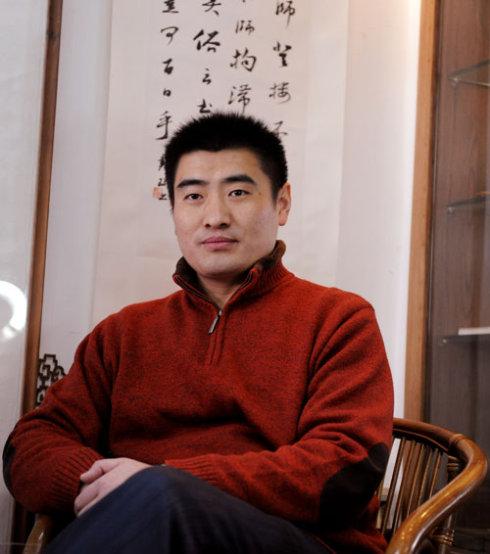笔下两袖清风，现实落笔有金！

戴瑞，身上贴的标签太扎眼了——法学硕士、前县委书