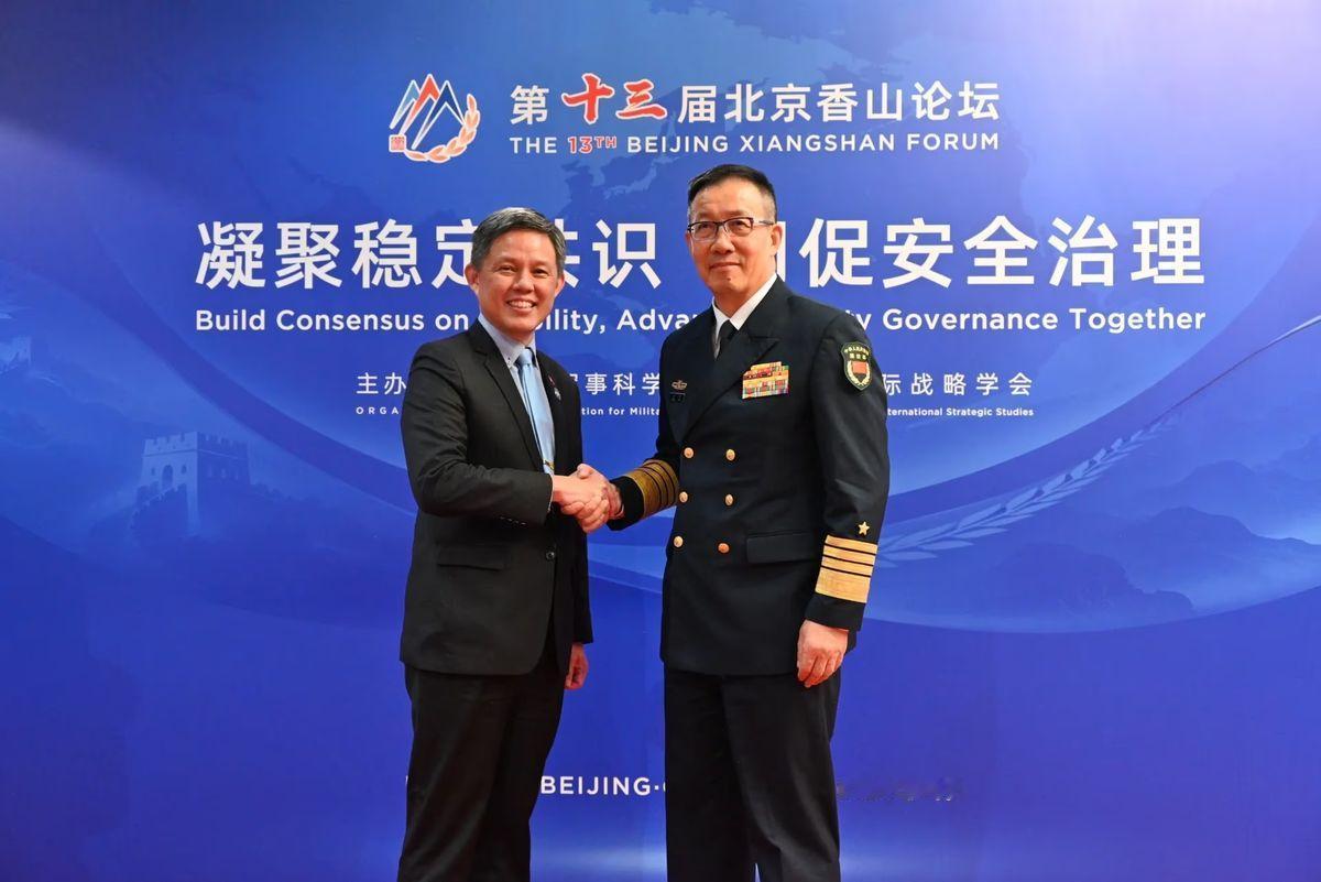 新加坡防长在中国主场，用中文喊话以德服人，为啥从不对美国这样说？

新加坡国防部