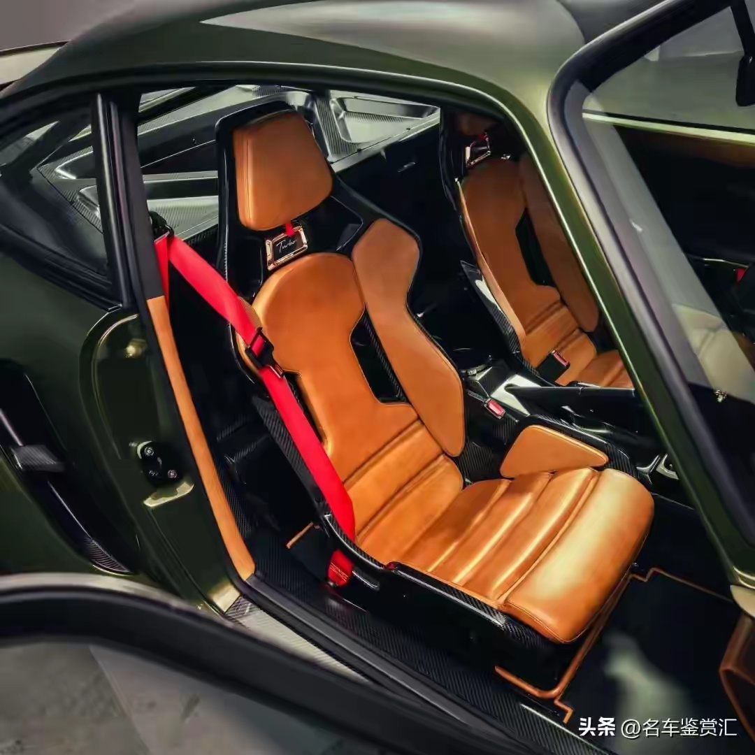 克莱斯勒大捷龙（北美称Grand Caravan/Pacifica）是1983年