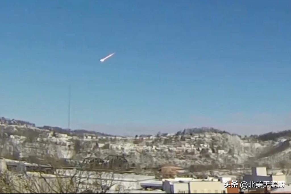 七吨重流星在美国上空爆炸 

        昨天发生了一起罕见的白天流星事件，