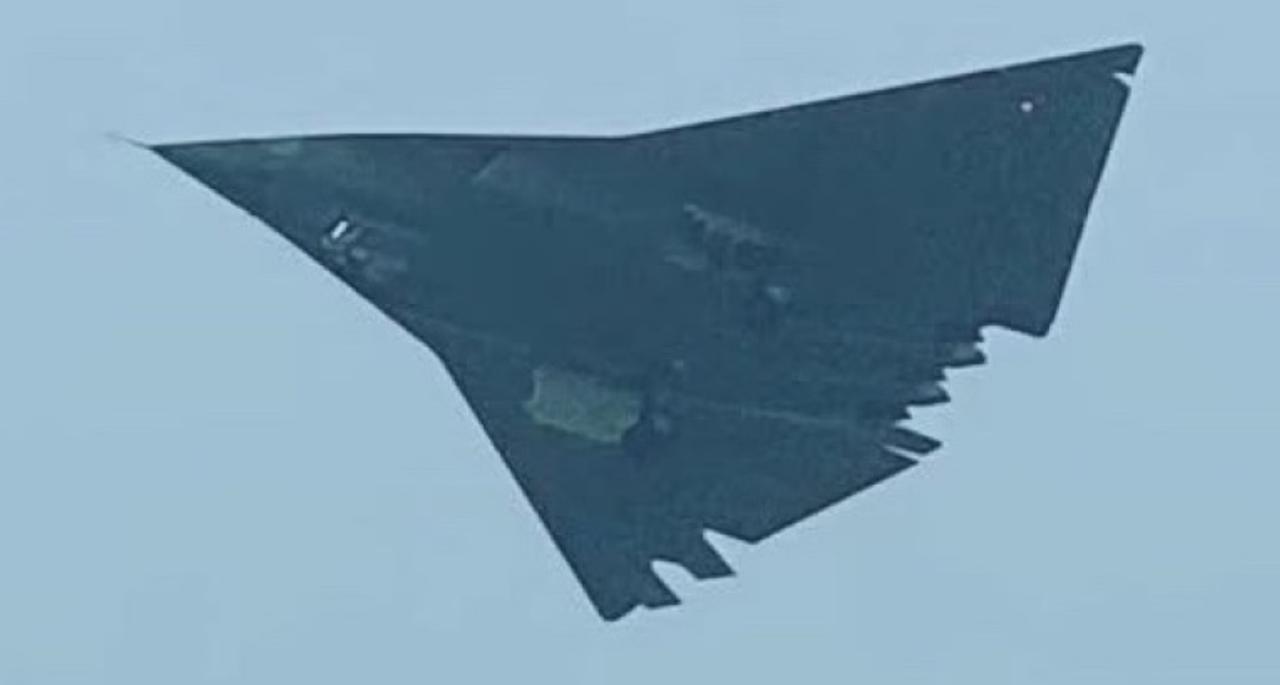 现在单纯地谈六代机是没有意义的，毕竟战机再厉害，也只是一个平台。未来空中制胜的核