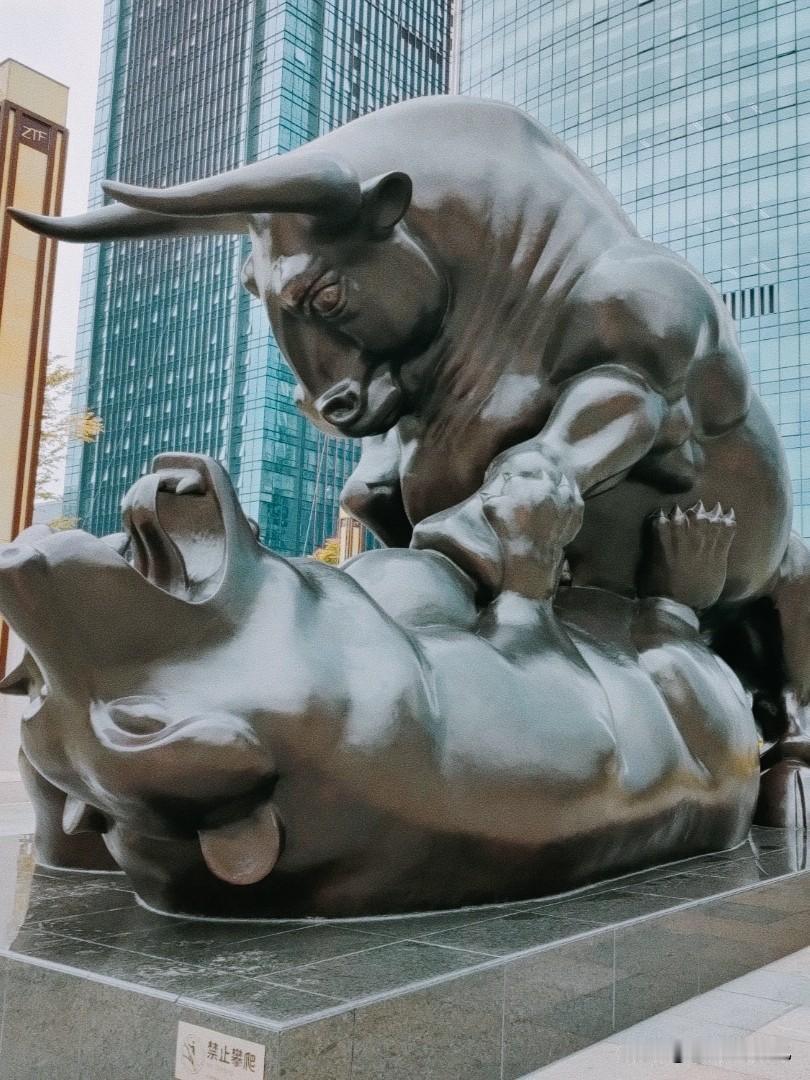 贵阳这座雕塑，吸引无数人来这里拍照许愿…|||路过贵阳金融城的朋友，大概率见过这