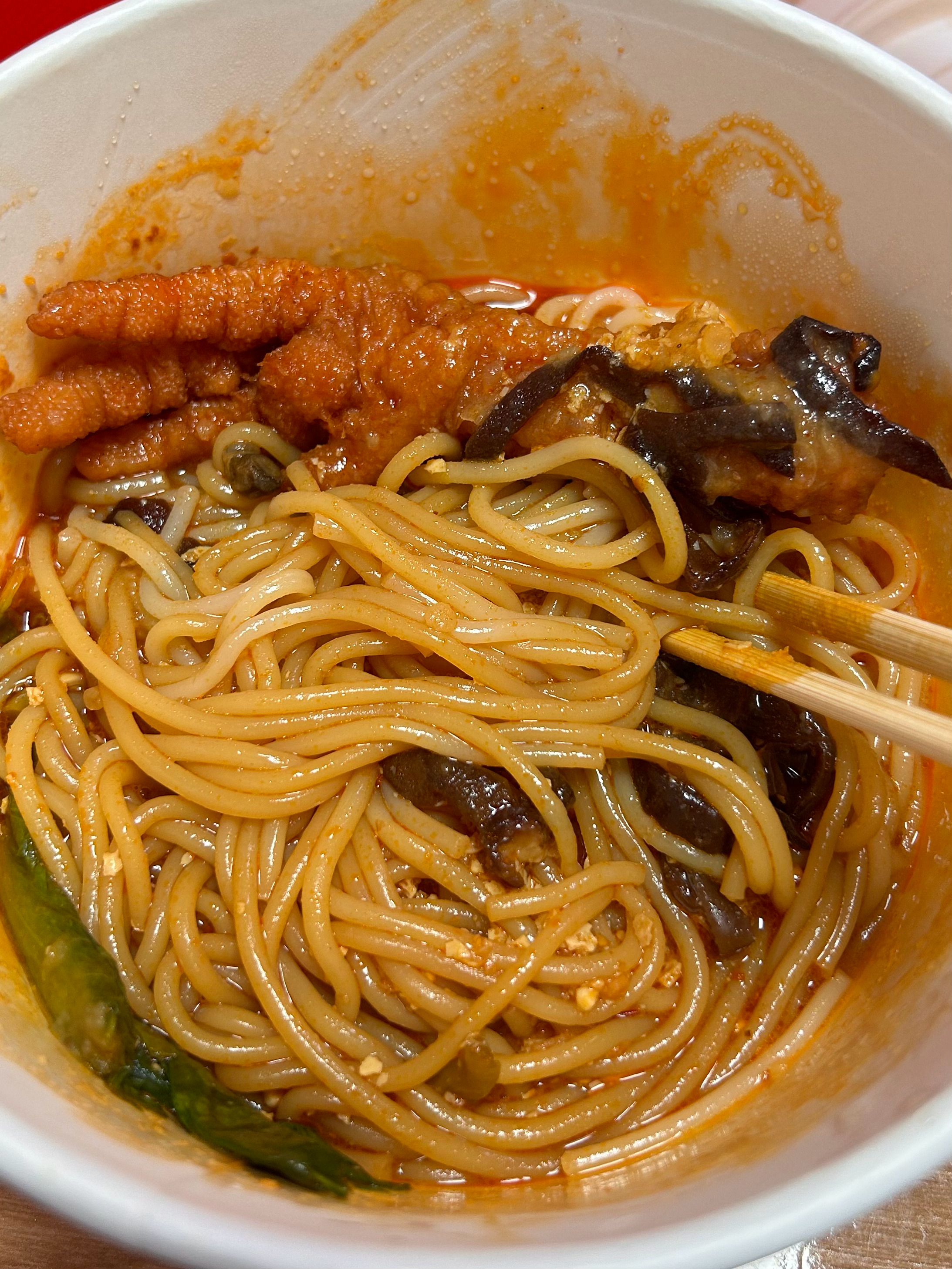 我感觉我可以连吃一个月干拌螺蛳粉 