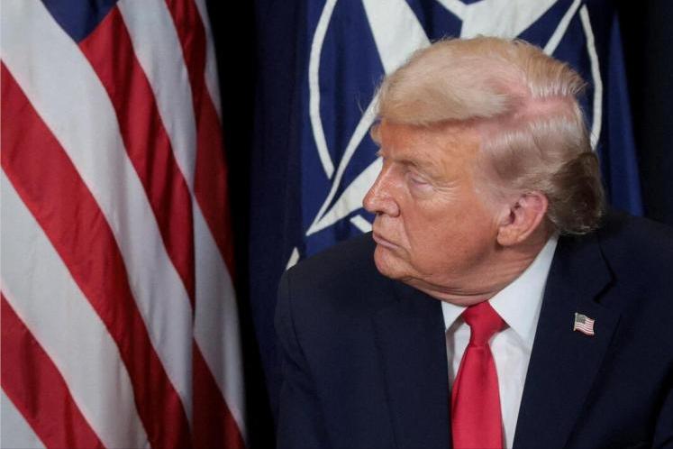 特朗普称北约“纸老虎” 考虑退出北约

特朗普在英媒星期三（4月1日）发布的专访