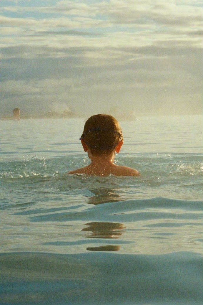 抓不住的东西，伸手都是多余的。                         